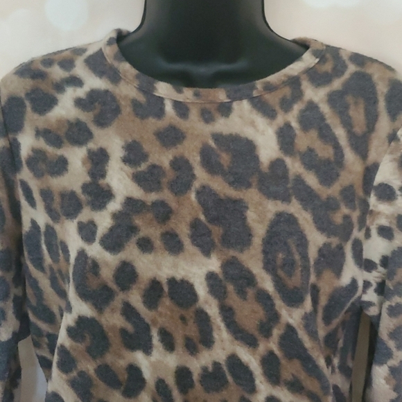 Gaze Super Soft Leopard Sweater - Picture 2 of 3